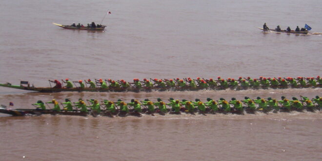 Drachenbootrennen Laos